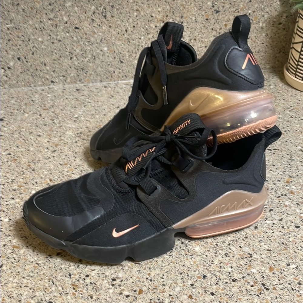 Nike Black Athletic Shoes with Air Cushioning